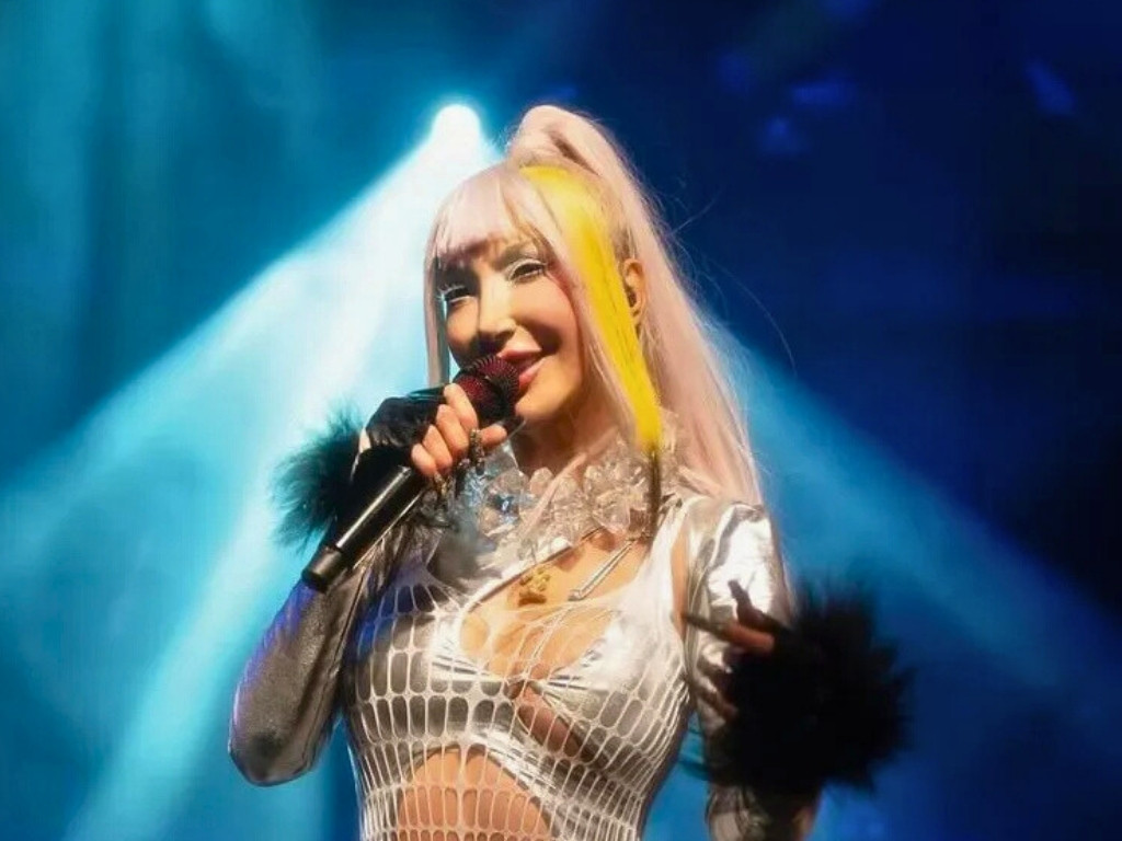 HANDE YENER