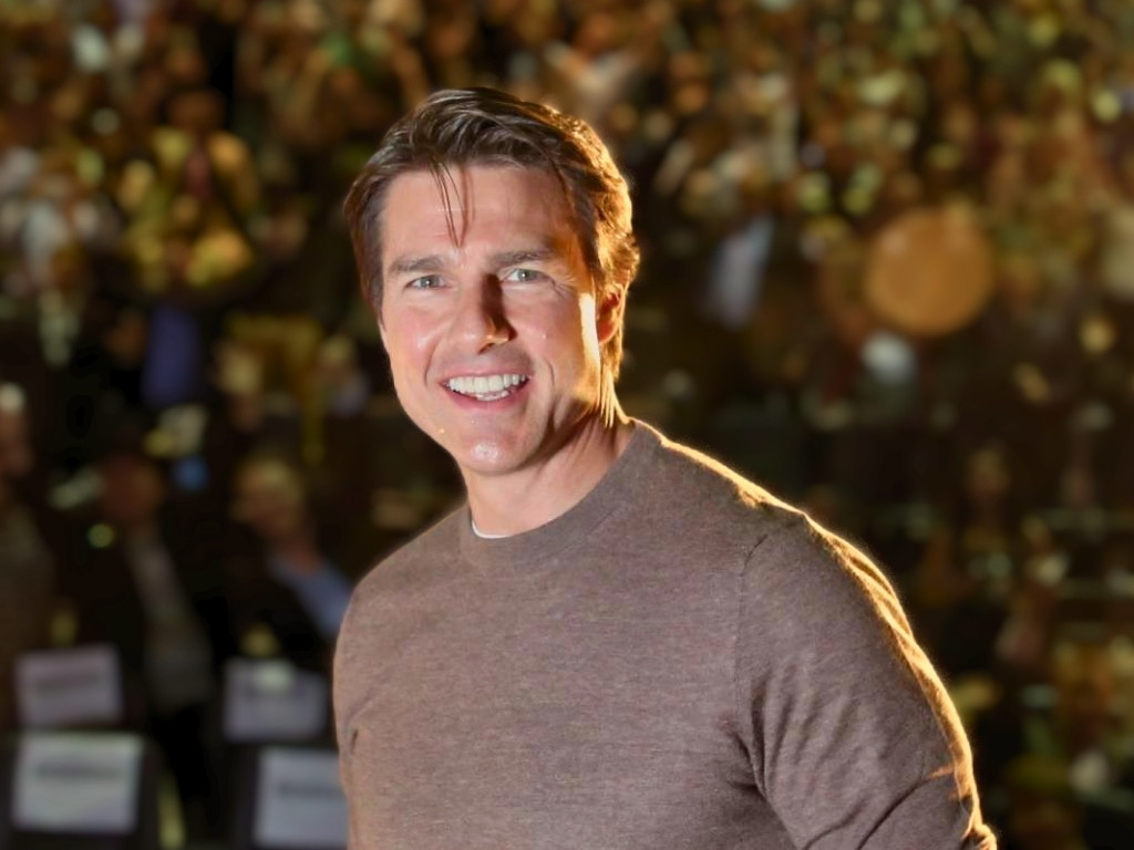 TOM CRUISE